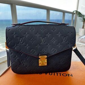 Louis Vuitton Pochette Métis Monogram Empreinte Leather